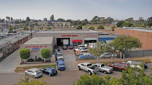 Lou's Auto Repair - 25 E 17th St Suite C | Photo by Ray Roman