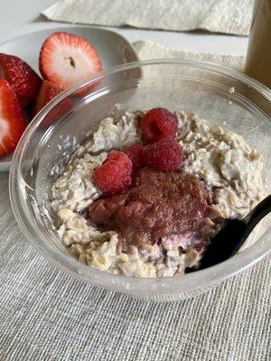 Strawberry rhubarb overnight oats