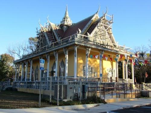 This is the praying building. http://www.panoramio.com/photo/45292123