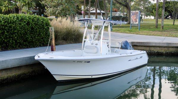 23' Triton Center Console Rental Boat