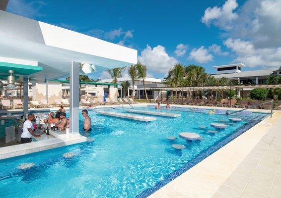 Swim up bar in beautiful Caribbean