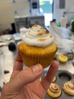 Lemon meringue cupcakes with homemade lemon curd