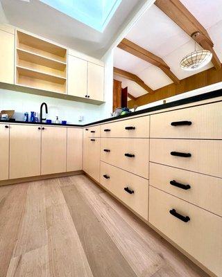 Anigre veneer kitchen