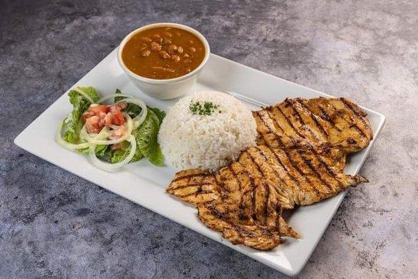 Pollo al Gril y Arroz con Menestra: Grilled chicken & rice with bean stew