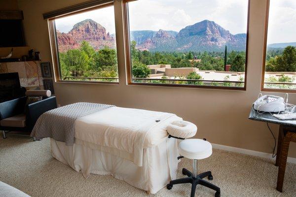 Mobile Massage services in your home, hotel or vacation rental in Sedona, Cottonwood, Clarkdale, Jerome, Cornville, and Page Springs.