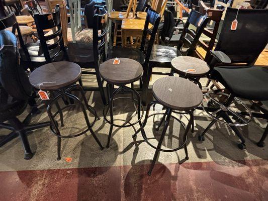 love these barstools