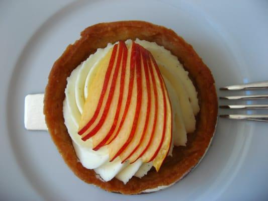 Nectarine and cream tart. One can see the vanilla bean specks in the beautifully piped cream!