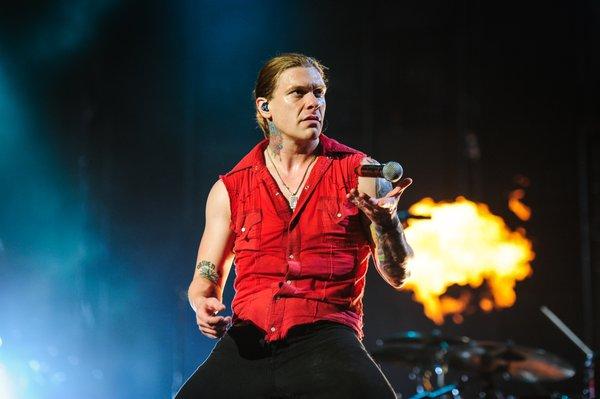 Concert Photography - Brent Smith of Shinedown