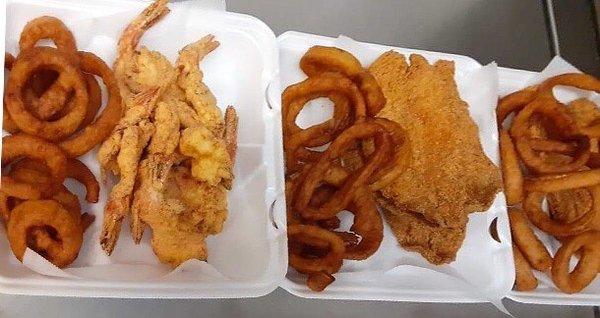 Shrimp basket with onion rings! Catfish basket with onion rings !!