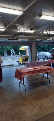 Outside vendors selling kettle corn and drinks