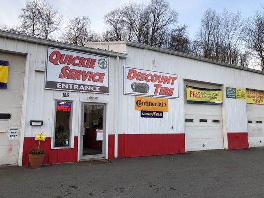 Ozzys Quickie Service and Discount Tire