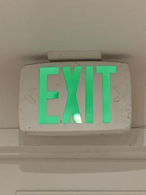 Lilly Pulitzer exit green and white sign winter park fl 1:54 pm September 1 2023