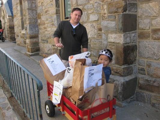 Church members dropped off bags to 450 households.  Neighbors donated about 1,176 pounds of food!