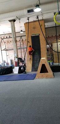 THE WARPED WALL! possibly the most famous Ninja Warrior challenge