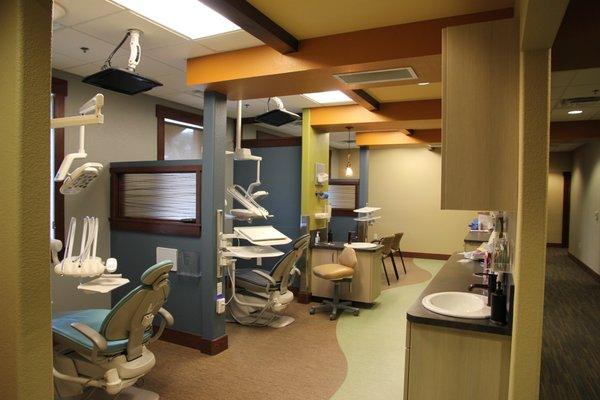 Open bay orthodontic treatment area