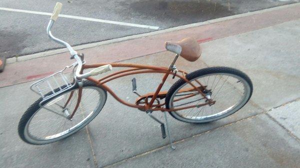 1960's Schwinn Vintage Bicycle in good condition. The model is American.