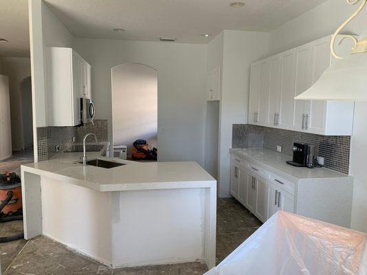 WHITE COUNTERTOPS WITH WHITE SHAKERS CABINETS