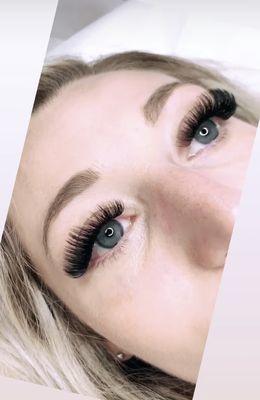 Hybrid Lashes by Aristata Lashes