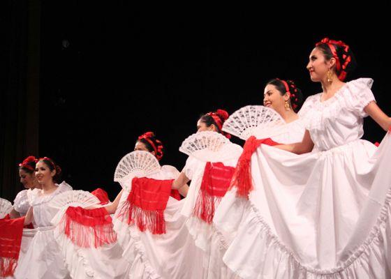 Los Lupeños Academy students performing at session recital