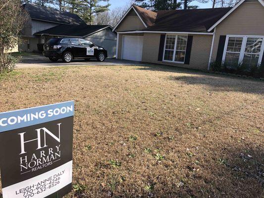 Deep Cleaning a MOVE IN / MOVE OUT home for one of our Real Estate Agents