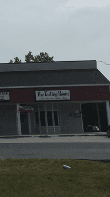 The Tasting Room of Milford -- 194 West Street / Route 140, Milford            Storefront