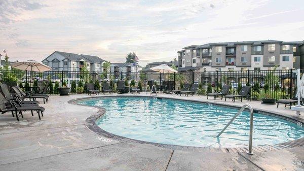 Keizer Station Apartments Pool - open seasonally