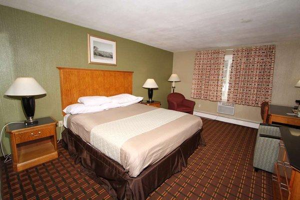 BudgetInn Cicero NY GuestRoom King Nonsmoking