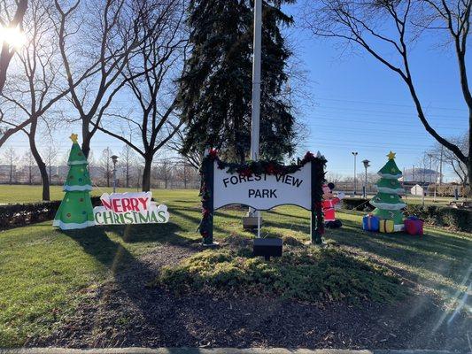 Forest View Park (Chicagoland) is ready for Xmas 2022.