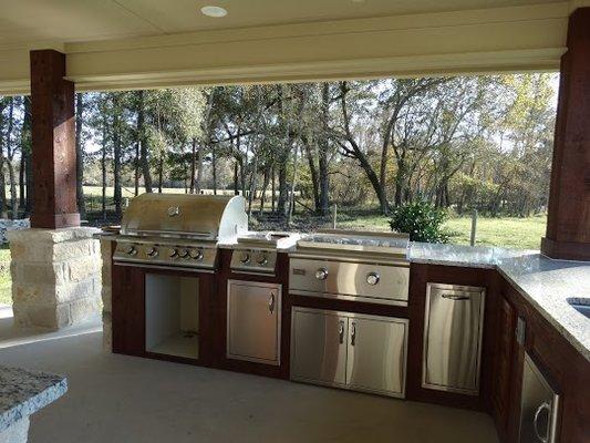 Outdoor Kitchen