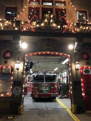 Grateful to the crew of FDNY Engine 65 for inviting us into the station and talking for a few minutes.