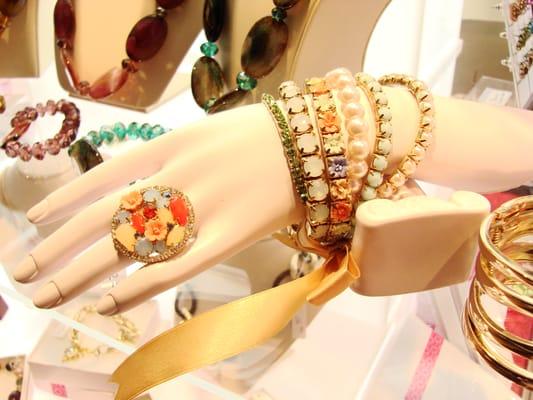 Martinuzzi Accessories' beautiful bracelets, rings and necklaces.