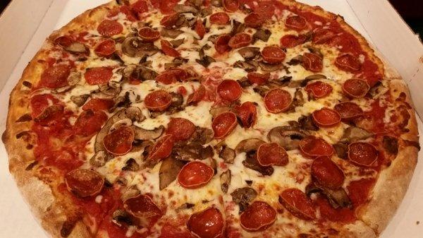 Neapolitan w/mushrooms &pepperoni  (Vocelli Aspinwall)