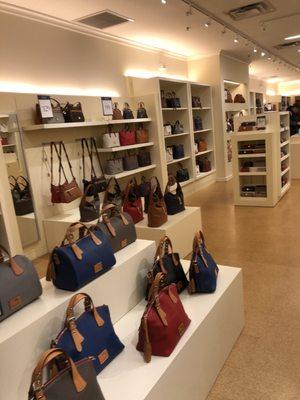 Dooney & Bourke Outlet