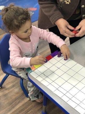 Matching sequence games with our Toddlers to develop skills in recognizing colors, shapes and sizes!