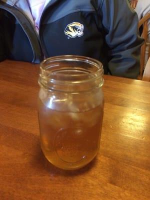 Mason jar glasses, neat!!