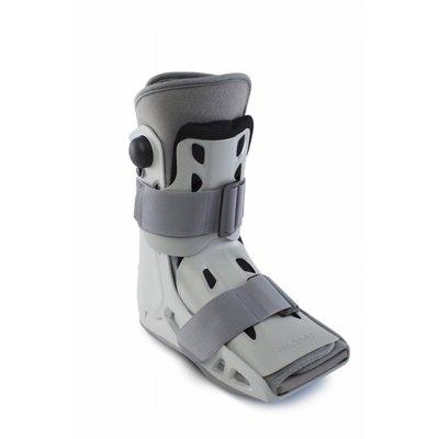 The Short walking boot offers a solution to a number of indications related to the forefoot, mid-foot and hind foot injuries.