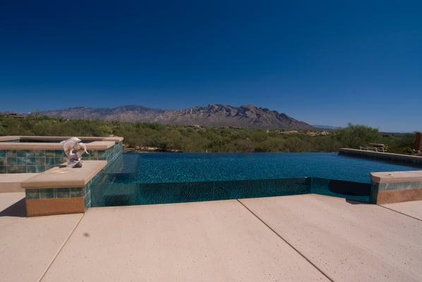 Double wet glass edge on this infinity pool