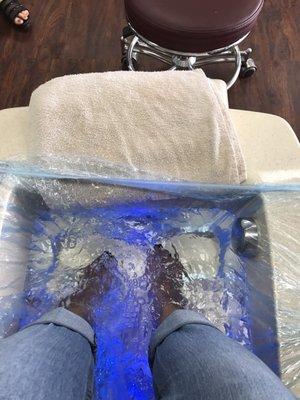 They use wrap so your foot sink is clean every time. I love this idea!