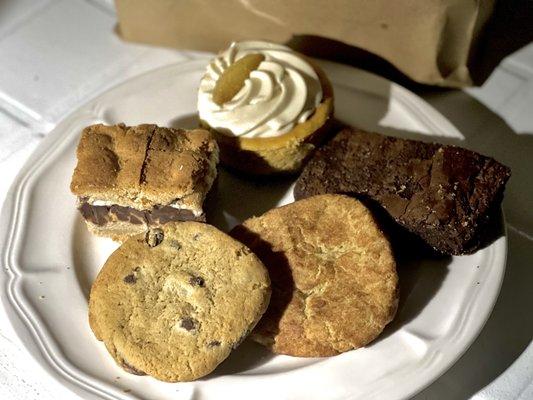 S'mores bar (this is only half of it) brownie, snickerdoodle, chocolate chip, and pumpkin cheesecake.  Delicious!