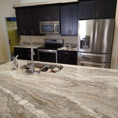 Cabinets & Granite

* Expresso Single Shaker Cabinets

* Fantasy Brown Granite Countertops