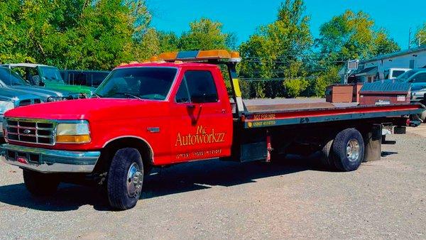 Flatbed truck towinig services available for you