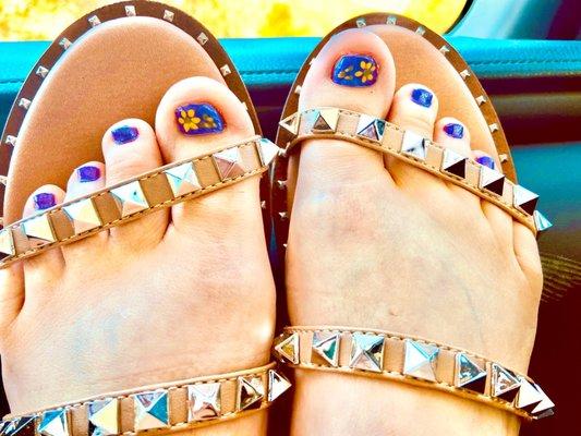 Lavender and yellow flower pedicure by Ha (Anna)