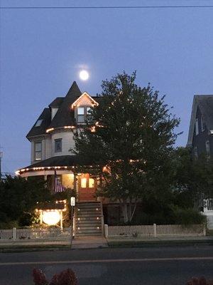 Northwood Inn moon rise