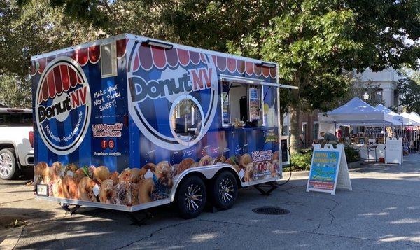 Food Truck hot mini donuts made hot and fresh to order, with a wide variety seasonal sugar toppings. We also serve freshly squeezed lemonade