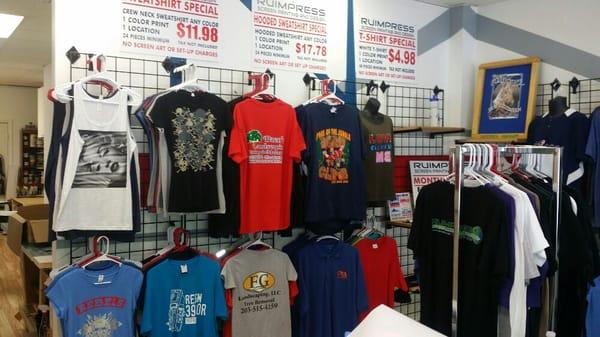 Our store front at 430 Main  Ave Norwalk CT. Ruimpress screen printing and design