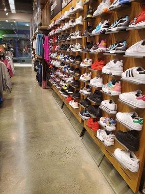 Sneaker wall