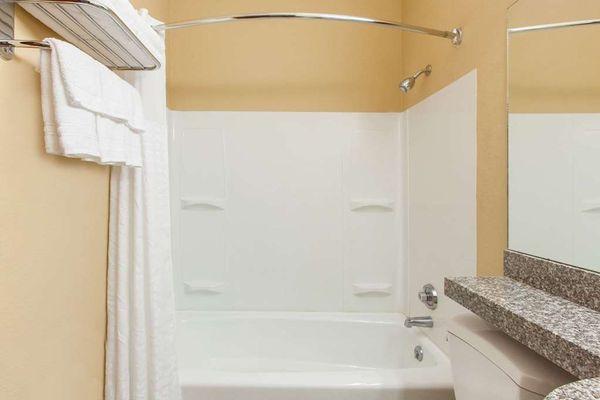 Guest room bath