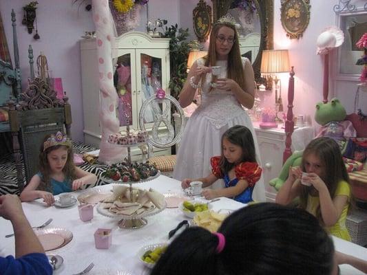 Specializing in Princess Birthday Parties!    Mother,Daughter, Granddaughter Teas,        Heritage Teas, Wedding & Baby Showers