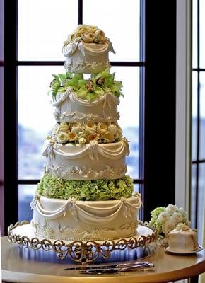 Elegant Wedding Cake