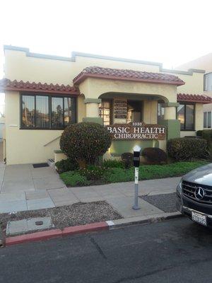 The yummiest little healing center! Care includes Chiropractic, Acupuncture, Hypnotherapy, Bodywork and Skincare.